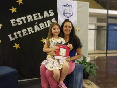 Noite de Autógrafos dos alunos do Jardim 2 da Escola Aluísio Maier foi um verdadeiro sucesso